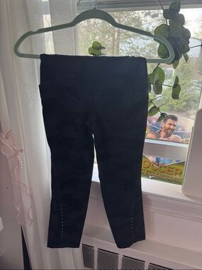 Lululemon Black Camouflage Cropped Leggings